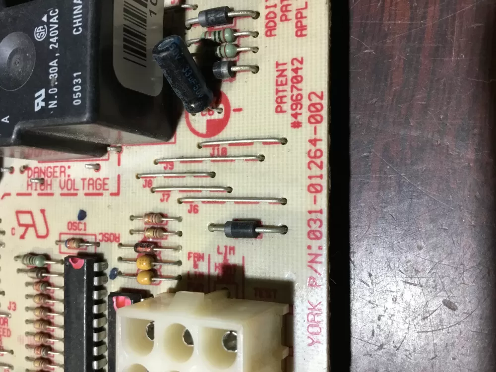 York Luxaire Coleman 031-01264-002 Furnace Control Board AZ73442 | NR1805