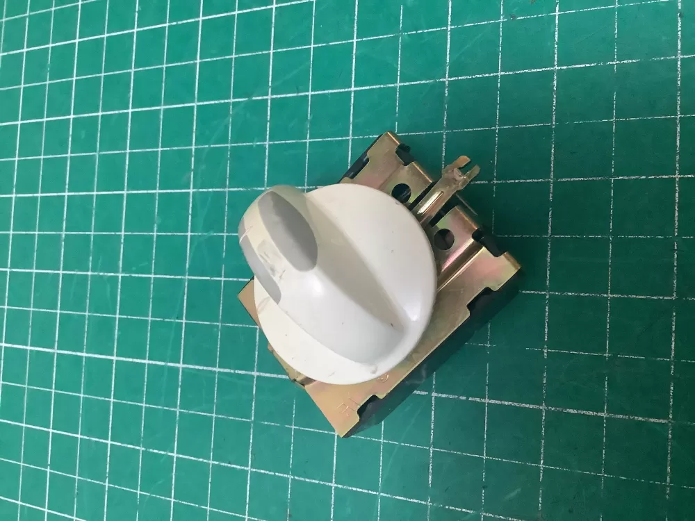 Frigidaire 131858100C Washer Temperature Switch AZ224661 | SLA116