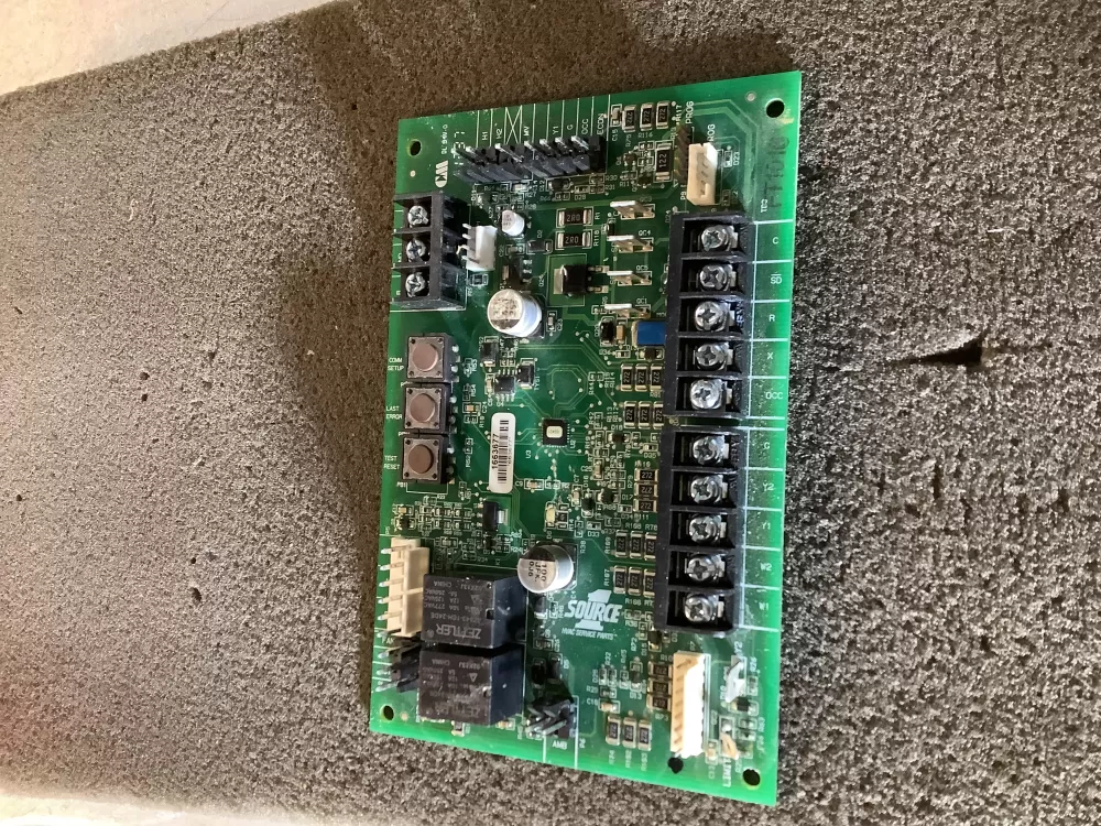 YORK SOURCE 1 Control Circuit Board 1663677 AZ110755 | NR552