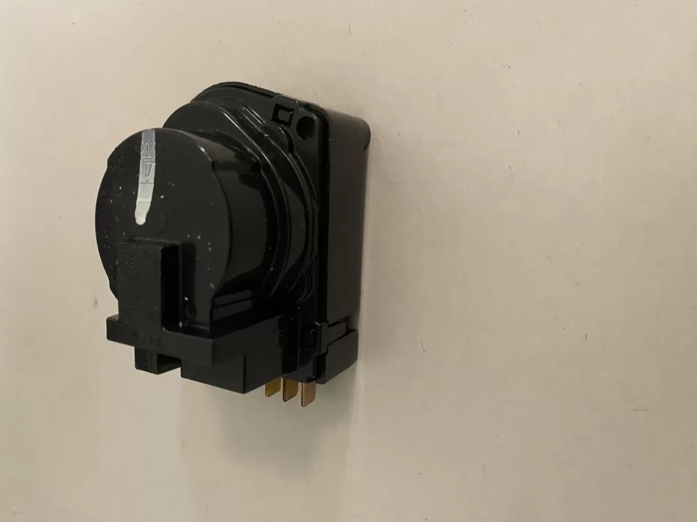 Frigidaire Electrolux 215267800C Refrigerator Defrost Timer AZ137147 | BK2361