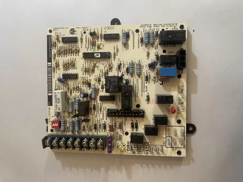 Carrier CEBD430948-07A Furnace Control Board