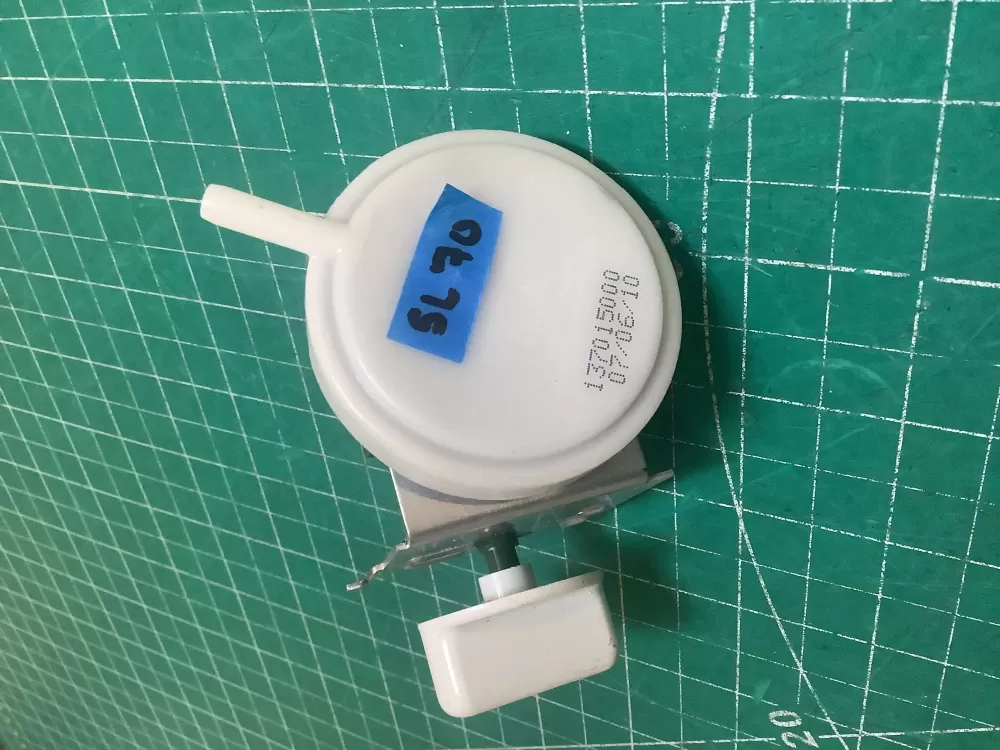Frigidaire 137015000 Washer Pressure Switch AZ221277 | SLA70