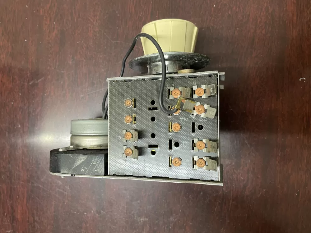 Maytag 2-05636 Washer Timer Control AZ31697 | KM358