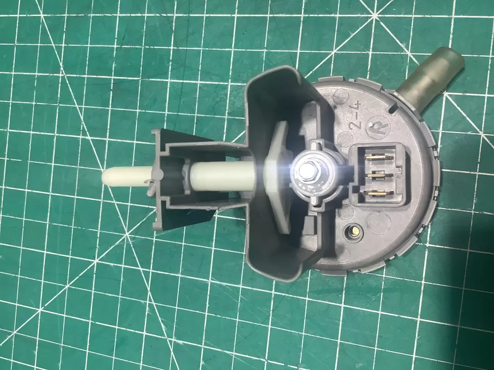 Whirlpool W10231402 Washer Pressure Switch AZ151887 | SL212