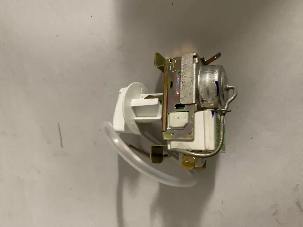 Hotpoint WP2204605 Refrigerator Thermostat AZ197672 | BK2738