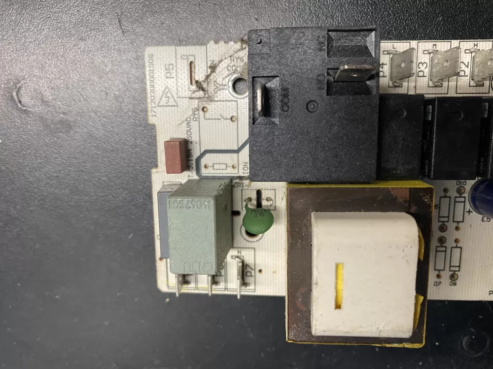 Frigidaire 17120300002171 Air Conditioner Control Board AZ11911 | BK672