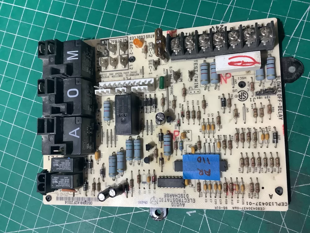 Carrier Bryant CEPL130437-01 Furnace Hk42fz014 Control Board AZ195968 | AR110