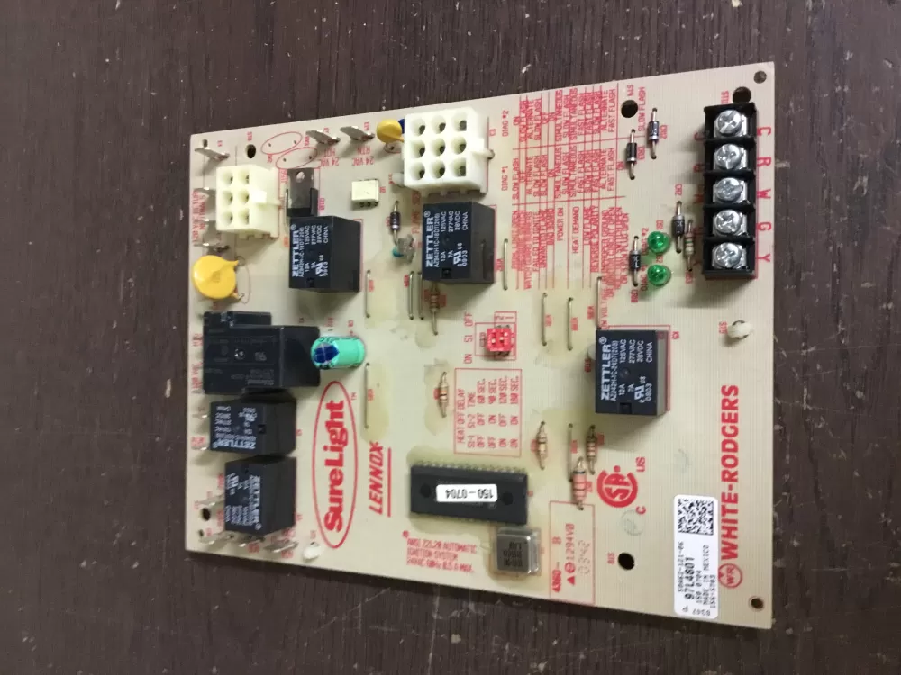 Lennox  White Rodgers 156-5703  50A62-121-06 Furnace Control Circuit Board