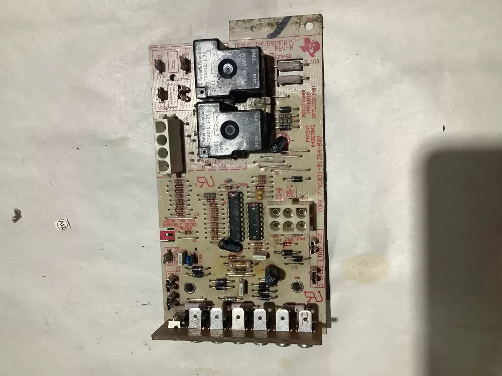 York Luxaire Coleman 031-01264-002 Furnace Control Board AZ106945 | AR1693