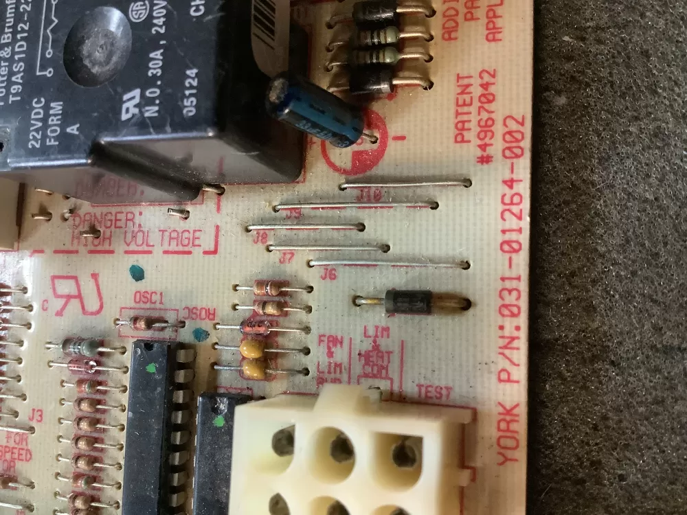 York Luxaire Coleman 031-01264-002 Furnace Control Board AZ98752 | NR89