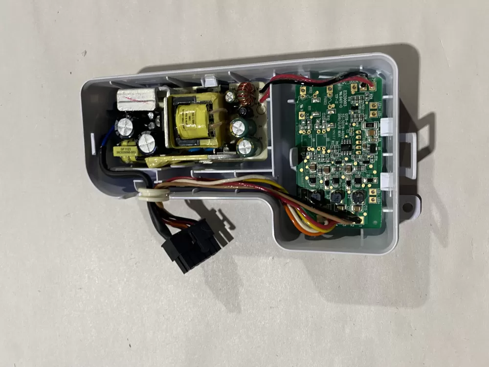 Kenmore  Whirlpool  Jenn-Air  KitchenAid W11038857  AP6039992  W10292715  W10356137  WPW10292715  WPW10356137  4461798  PS11773197  W10724241 Refrigerator Inverter Control Board