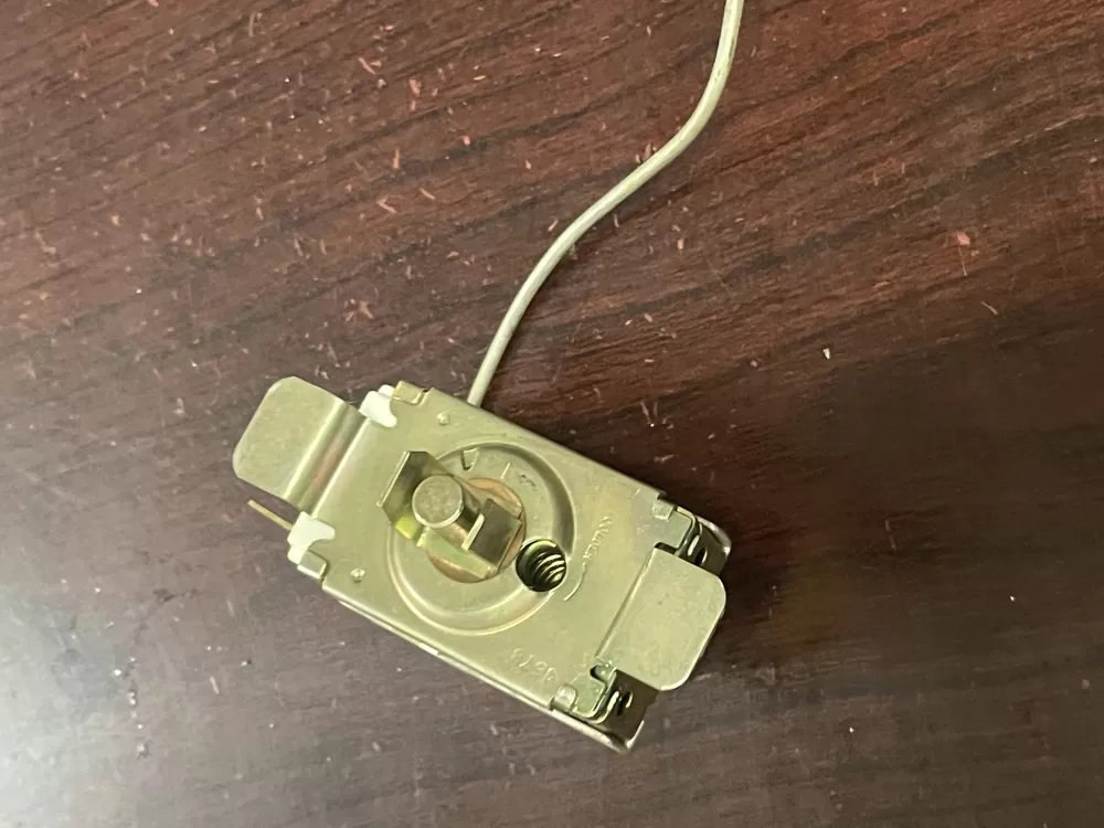 Frigidaire 01 Refrigerator Control Board Thermostat knob AZ97321 | Wm1696