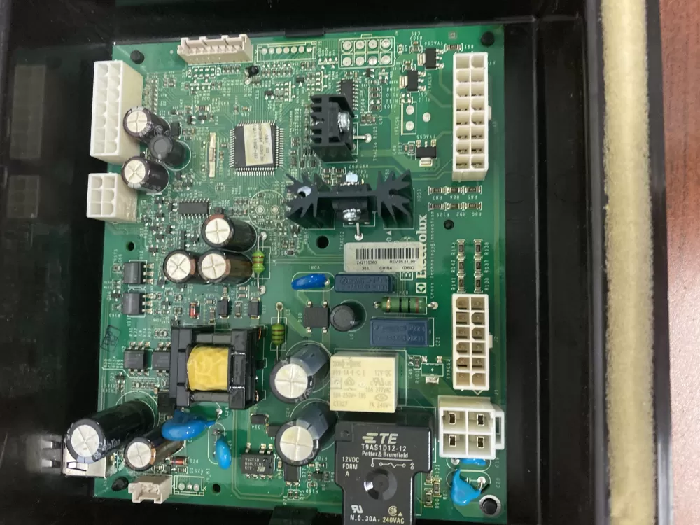 Frigidaire 5304498049 242115255 Refrigerator Main Control Board AZ51774 | BKV544