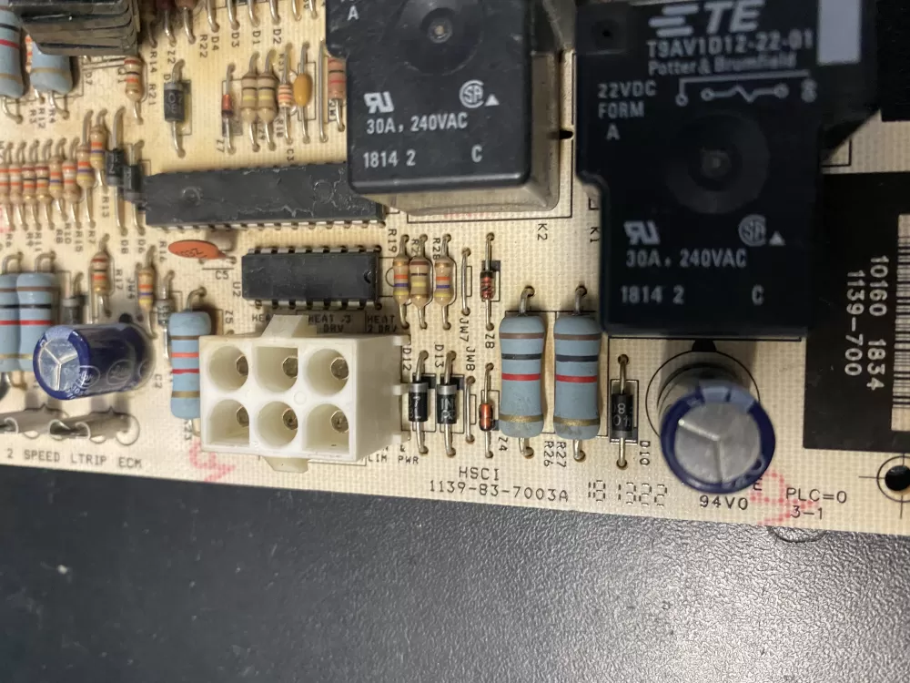 York 1139 83 7003A 700 Furnace Control Board AZ17424 | BK832