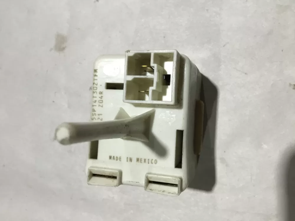 Whirlpool 5SP14T302TFM Refrigerator Start Relay And Capacitor AZ98294 | Sl52