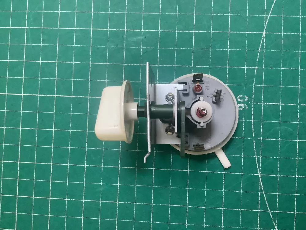 Frigidaire 137015000 Washer Pressure Switch AZ221272 | SLA70