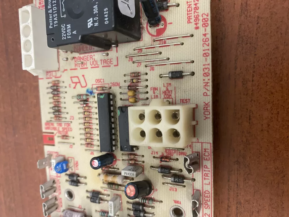 York Luxaire Coleman 031-01264-002 Furnace Control Board AZ45010 | BK1766