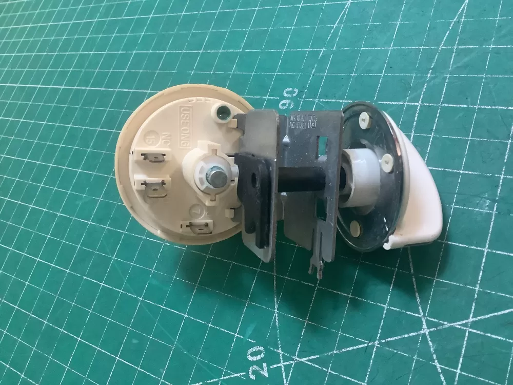 GE Washer WH12X10065 175D2290P028 Pressure Switch AZ221275 | SLA70