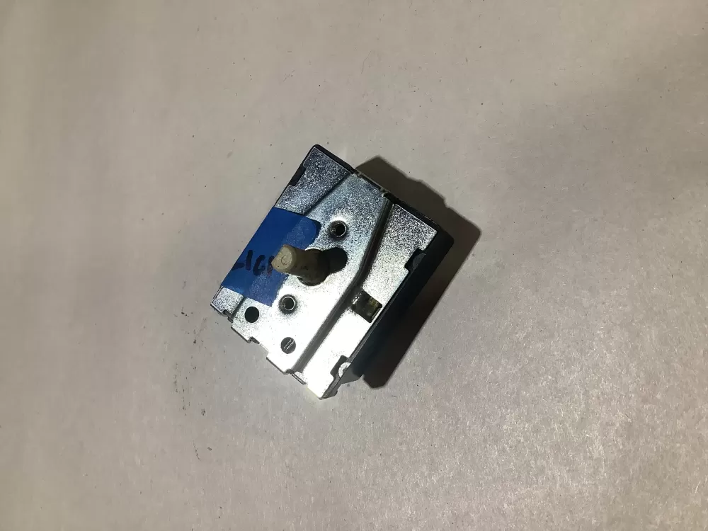 Frigidaire 134399700 Washer/Dryer Start Switch AZ102610 | Sl101