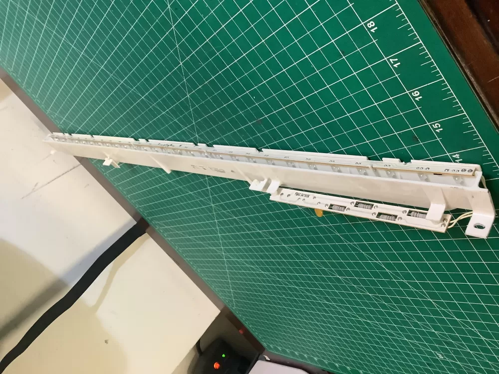 Whirlpool 9757358 Range Light Reflector AZ171679 | NRV18