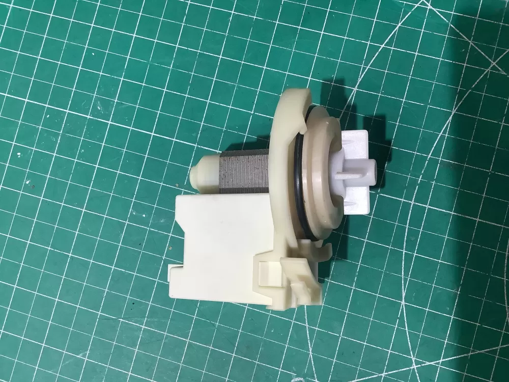 Whirlpool  KitchenAid  Kenmore 8268411 Dishwasher Drain Pump
