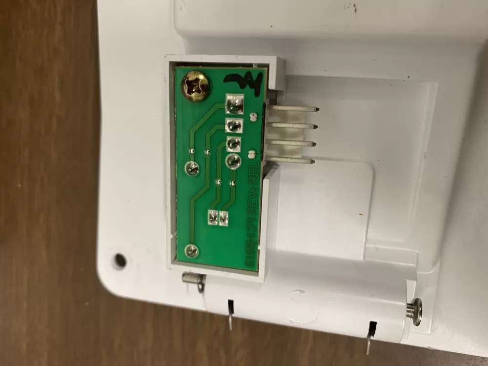 Whirlpool  Kenmore  Frigidaire 6100439 Refrigerator Control Board Ice