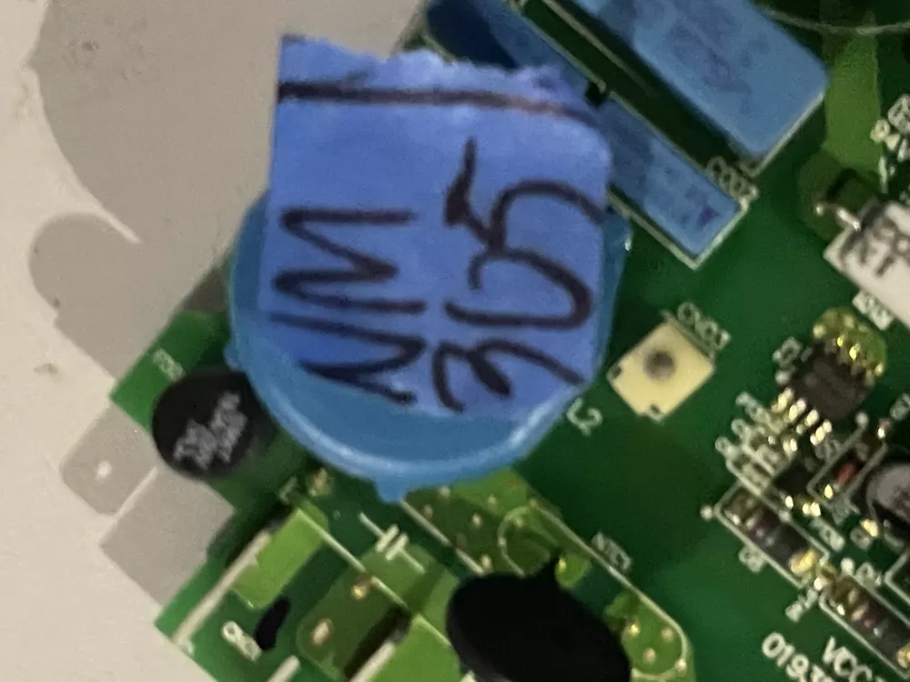 GE Refrigerator 219323010 Main Control Board AZ33185 | Wm305