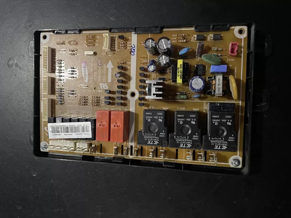 Samsung DE92-02439A DE92-02439D PS5576806 Range Relay Control Board