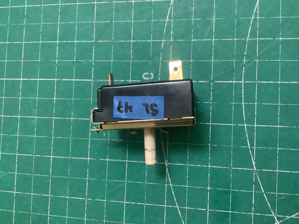 GE 175D2315P009 WE4X881 Dryer Control Board Switch AZ221356 | SLA47