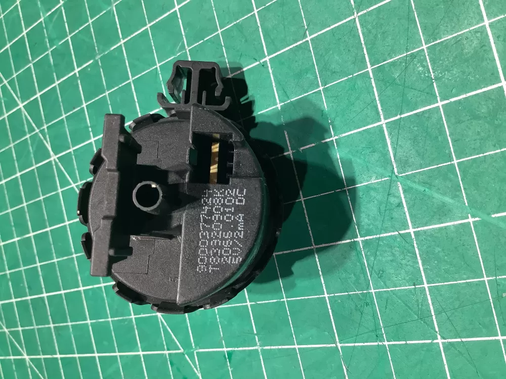 Bosch 9000377424 PRESSURE SWITCH SENSOR