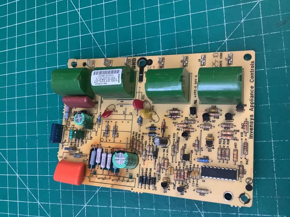 100-01323-07 Whirlpool Range Board - Control