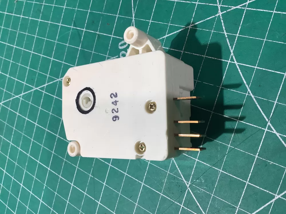 Whirlpool  Maytag  Kenmore  Amana AP6010261 12566301 12566303 67001036 8170840 WP67001036 PS11743439 Refrigerator Defrost Timer