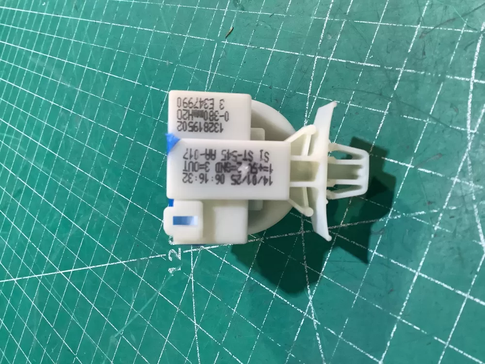 Electrolux  Frigidaire 5304505436  132819502 Washer Water Level Pressure Switch