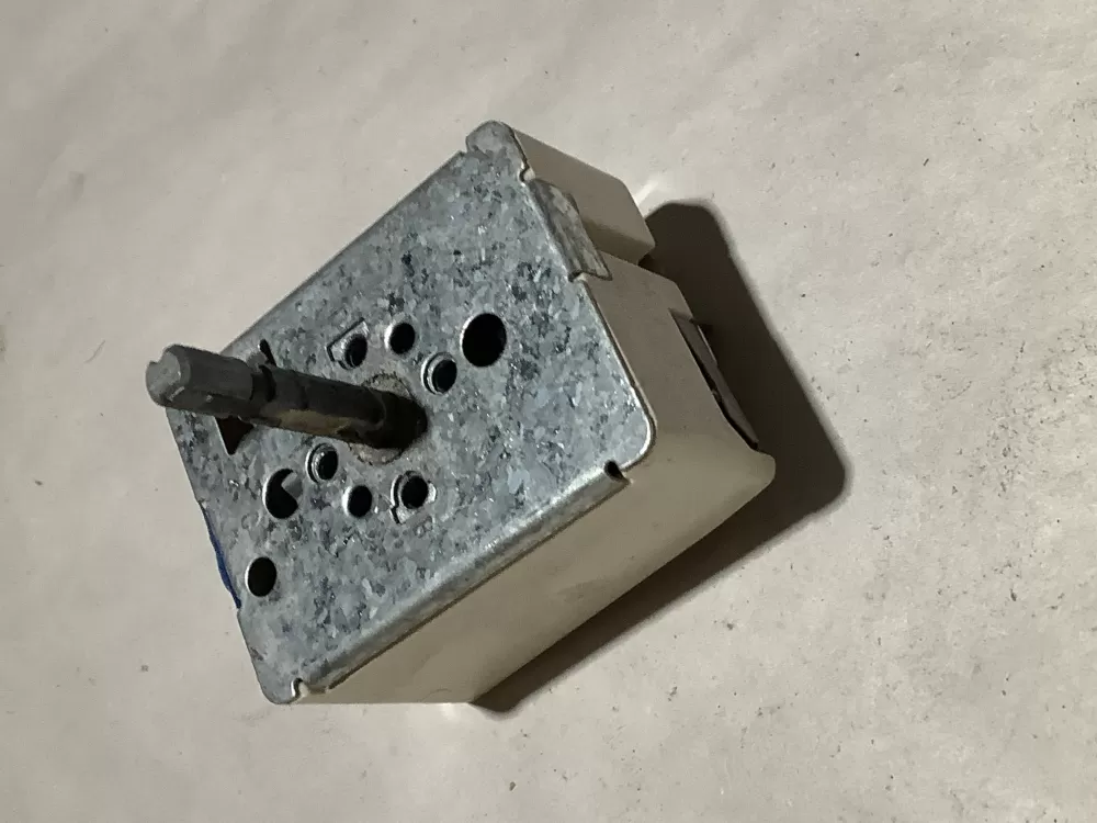 GE Hotpoint Kenmore WB23M8 Surface Element Switch AZ112087 | Sl104