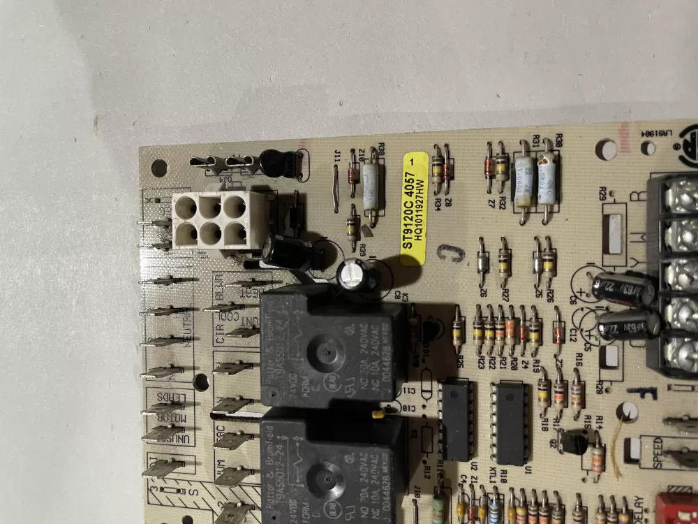 Hq1011927hw Furnace Control Board Honeywell AZ190571 | KM634