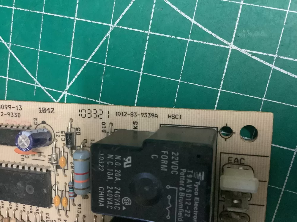 Goodman Amana B18099 13 1012 933d Furnace Control Board AZ207468 | AR2347