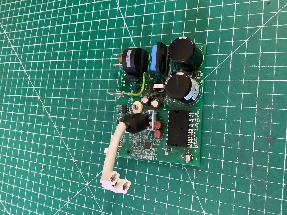 Crosley  Electrolux  Frigidaire  Kenmore 241577508  808364712  808364721  241577511  33532531-  533532531  0263_00021  ELUR241  8083183-03  8083183  2016/29  NO.:8083643-03/D  6G011900  ESFE010102  8083643-03 Refrigerator Control Board