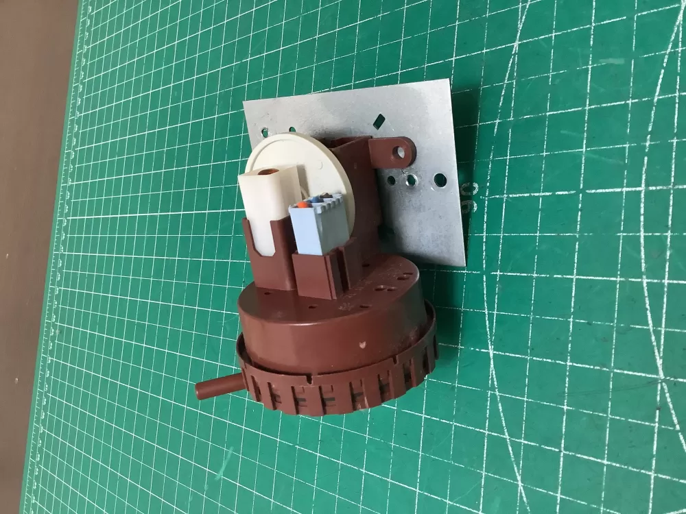Maytag Washer 21001882 35-6442 Pressure Switch AZ223404 | SLA85