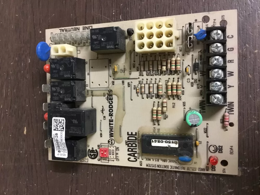 Amana B18099-26 Furnace White Rodgers Control Board  AZ8760 | NR516