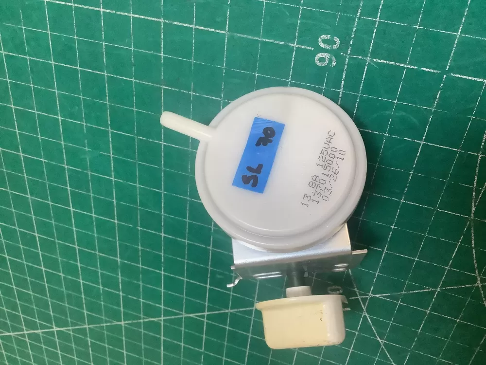 Frigidaire 137015000 Washer Pressure Switch AZ221272 | SLA70