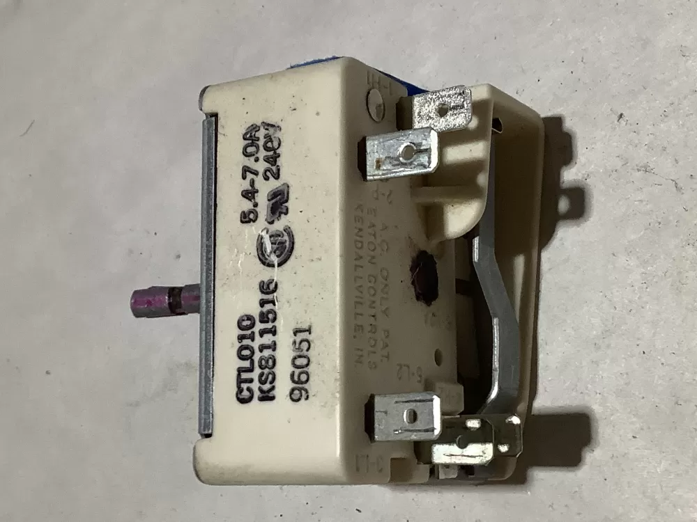 GE Hotpoint Kenmore WB23M8 Surface Element Switch AZ112093 | Sl104