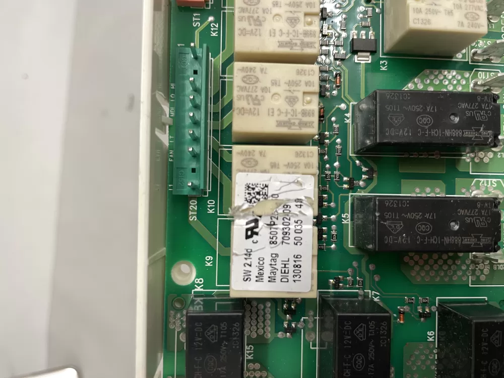 709302-09 Whirlpool Range Board - Control