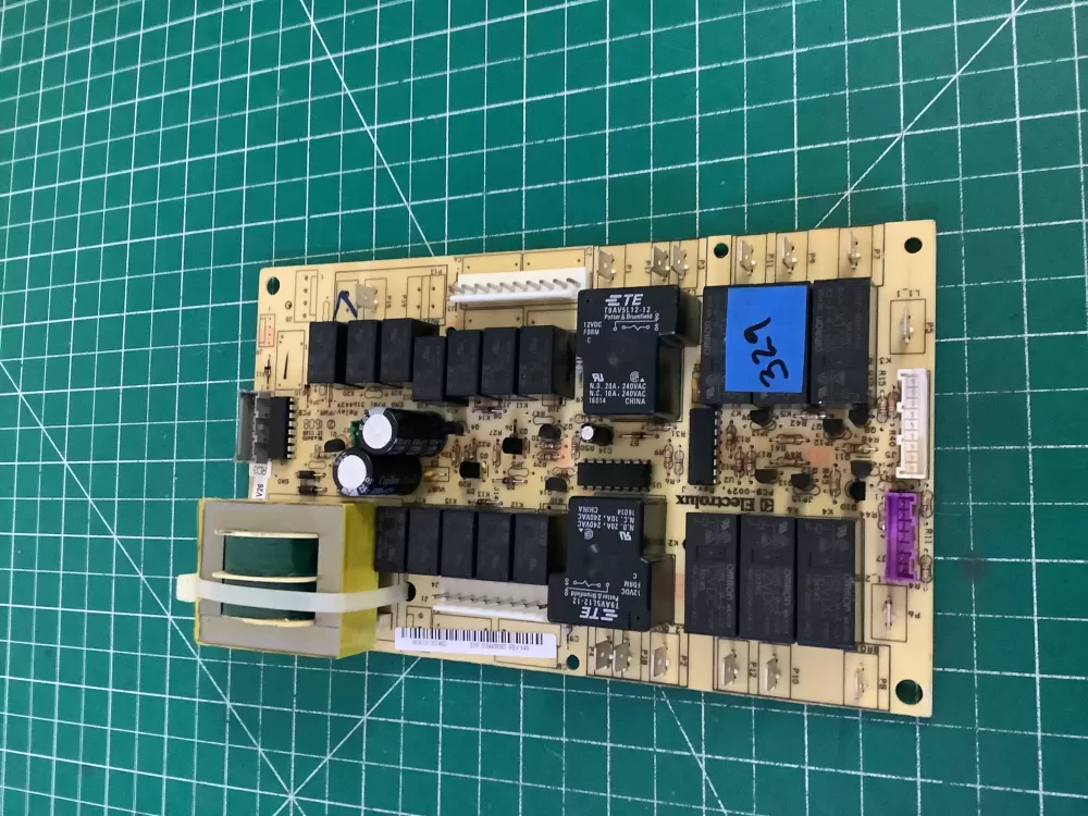 Electrolux 316443936 Wall Oven Control Board AZ203376 | NR329