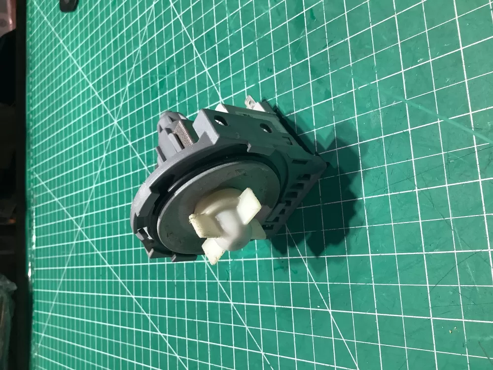 Samsung B20-3B Dishwasher Drain Pump Motor AZ142389 | SL271