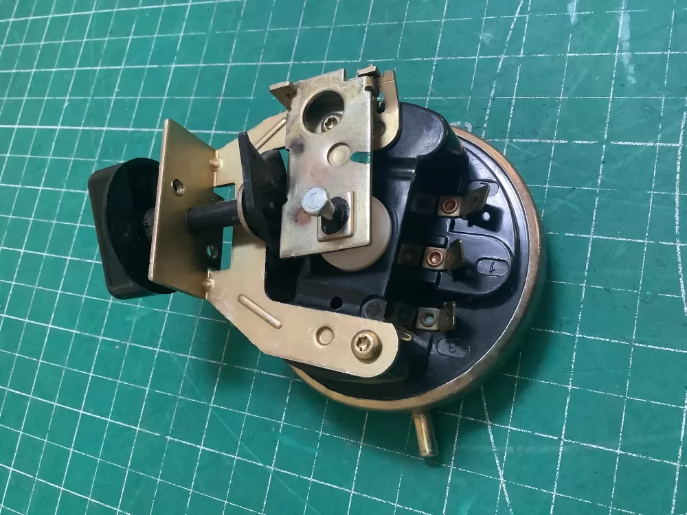 Electrolux 738-212-2 Washer Water Level Pressure Switch AZ220719 | SLA152