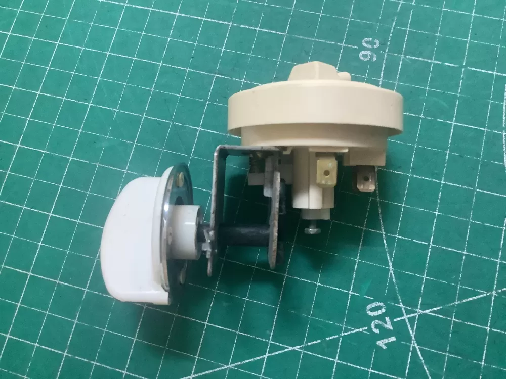 GE Washer WH12X10065 175D2290P028 Pressure Switch AZ221275 | SLA70