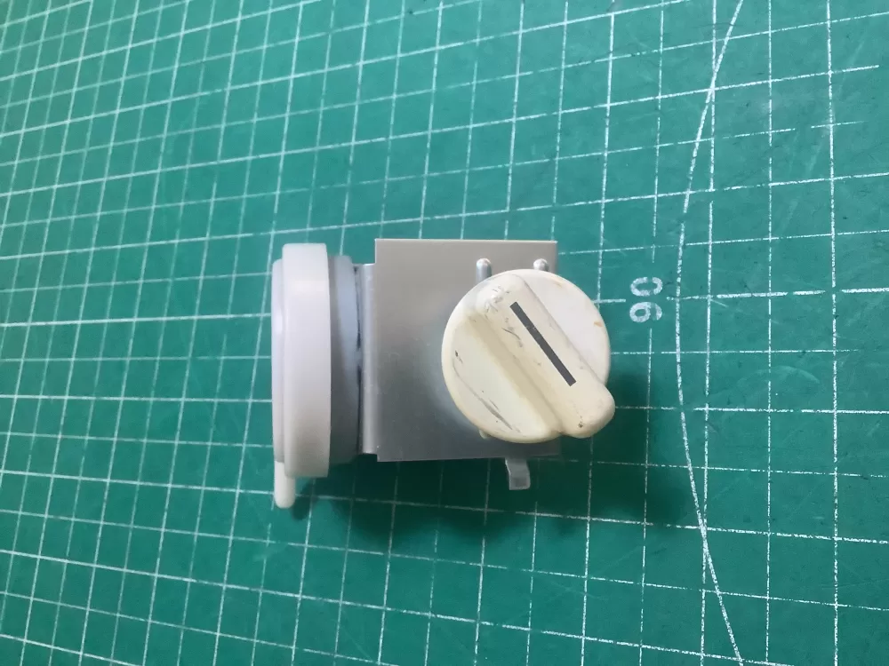 Frigidaire 137015000 Washer Pressure Switch AZ221272 | SLA70