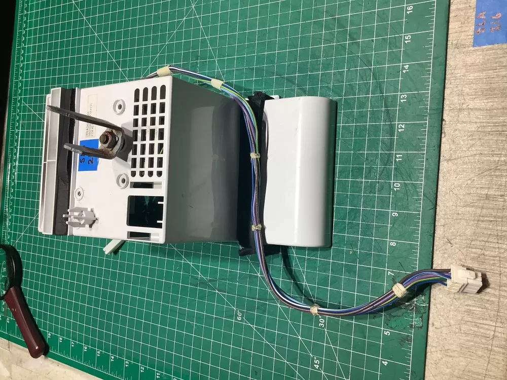  Frigidaire Refrigerator Ice Maker Motor Assembly 242095601 AZ147582 | SL216