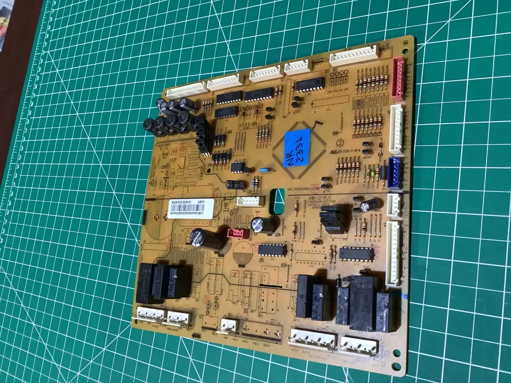 Samsung DA92-00592A DA92-00592B Refrigerator Control Board AZ130250 | NR2331