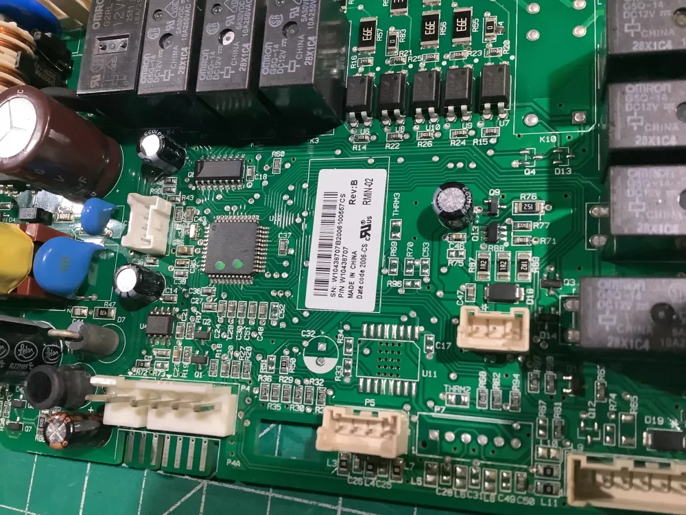 Whirlpool Maytag Amana W10438707 Refrigerator Control Board AZ153140 | NR127